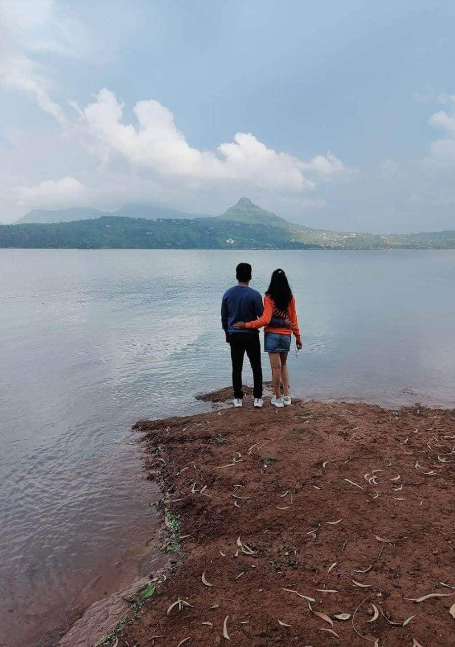 pawna-lake-couple-camping-1